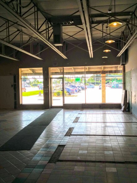 More Photos Of 4000-4046 W 111th St, Oak Lawn Unknown For Lease