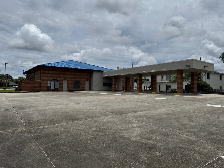 More Photos Of 7346 Highland Rd, Baton Rouge Bank For Sale