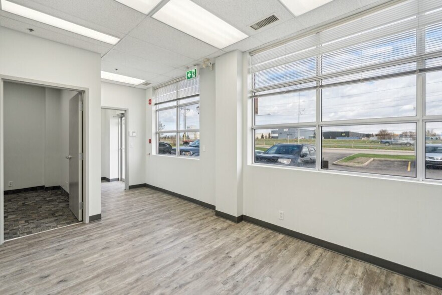 More Photos Of 4511 Glenmore Trl SE, Calgary Showroom For Sale