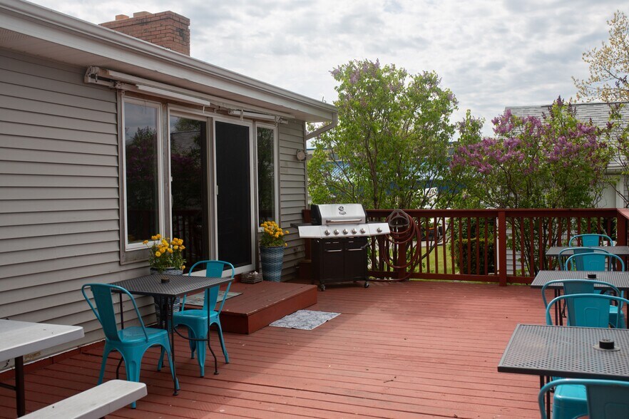 More Photos Of 42 W Spring St, Port Austin General Retail For Lease