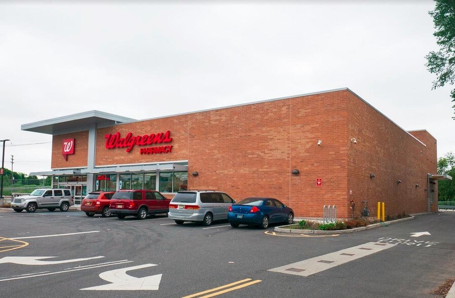 More Photos Of 36 Hillside Ave, Hillside Drugstore For Sale