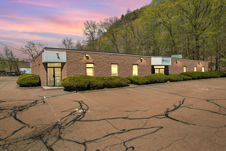 Primary Photo Of 19 Lunar Dr, Woodbridge Medical For Lease