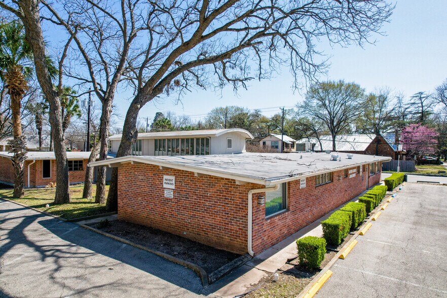 More Photos Of 408 W 45th St, Austin Medical For Sale
