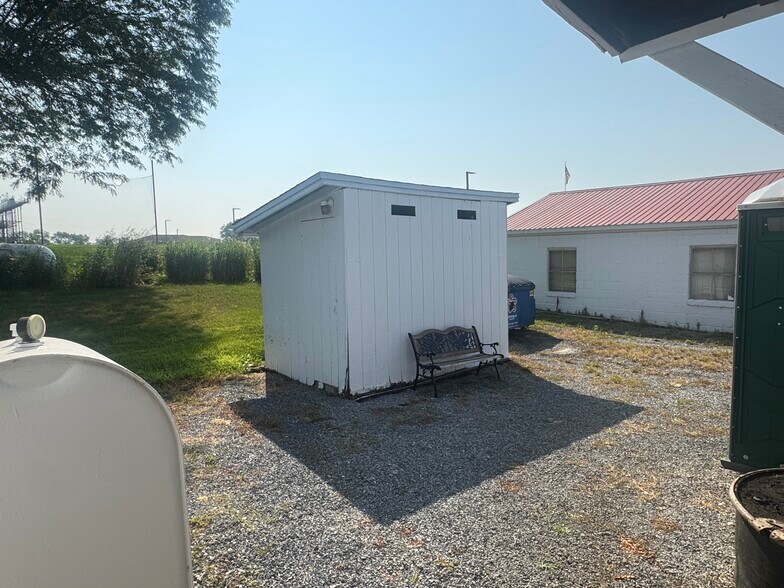 More Photos Of 2709-2717 PA-309, Orefield General Retail For Sale