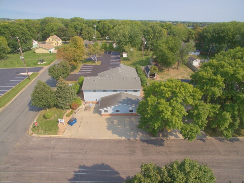 More Photos Of 123 Fairlawn Ave W, Winsted Office For Sale