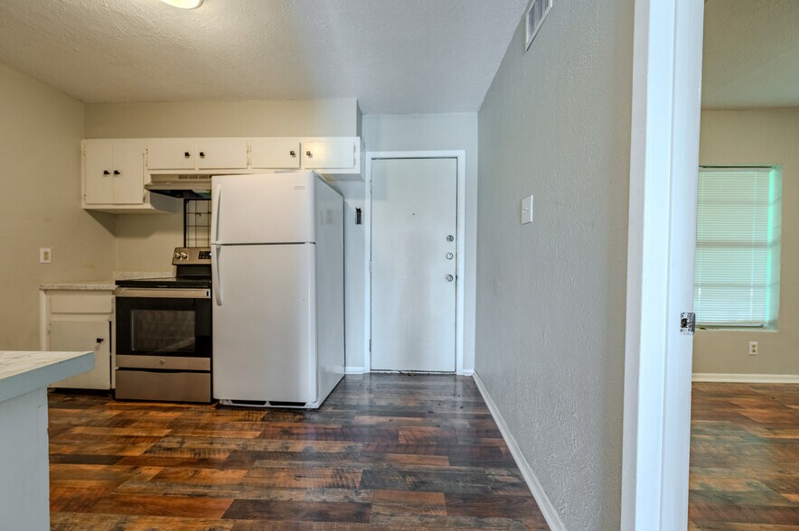 More Photos Of 732 W Alice Ave, Kingsville Apartments For Sale