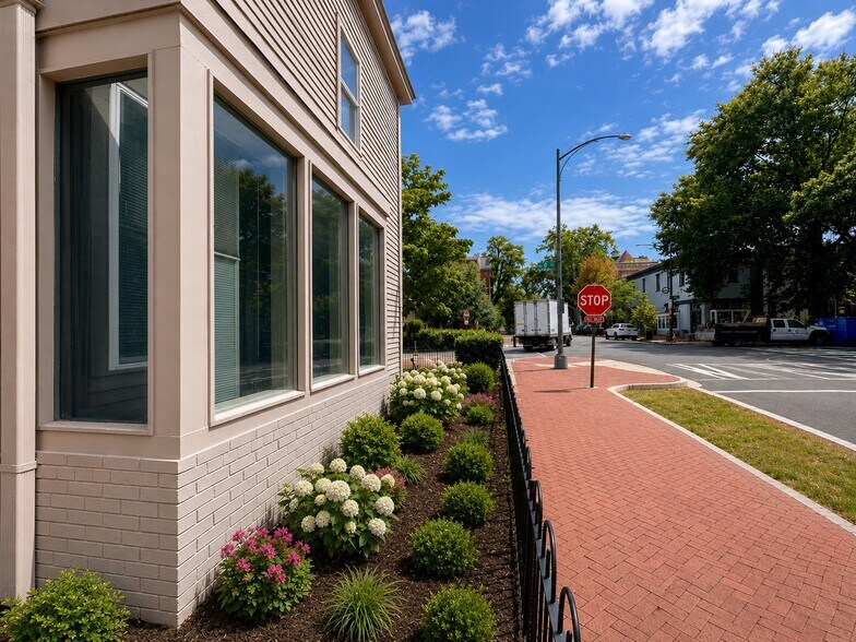 More Photos Of 400 8th St NE, Washington Office Residential For Lease