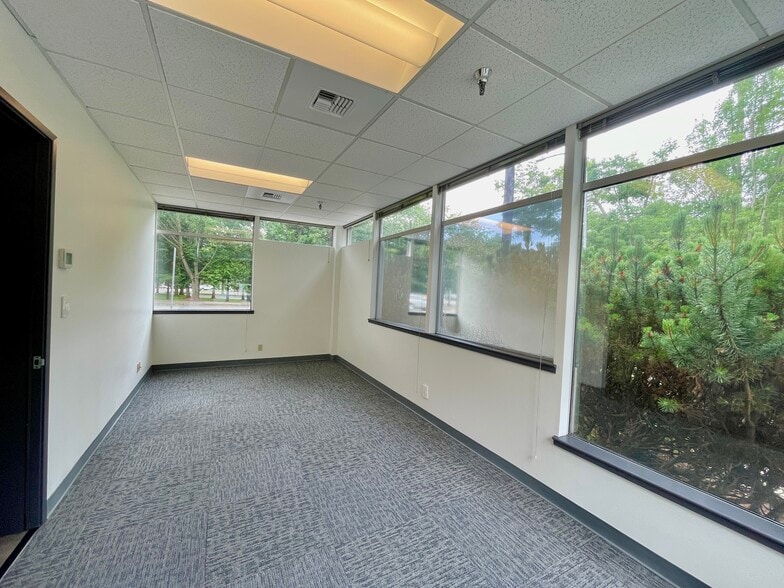 More Photos Of 17530 NE Union Hill Rd, Redmond Medical For Sale
