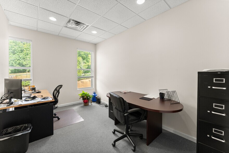 More Photos Of 950 Scales Rd, Suwanee Medical For Lease