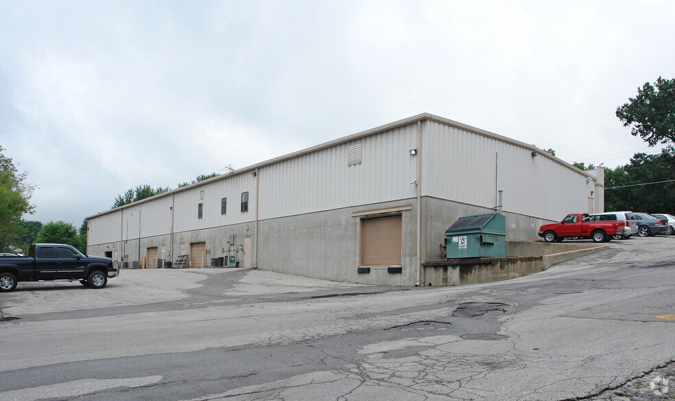 More Photos Of 4311-4343 Merriam Dr, Overland Park Manufacturing For Lease