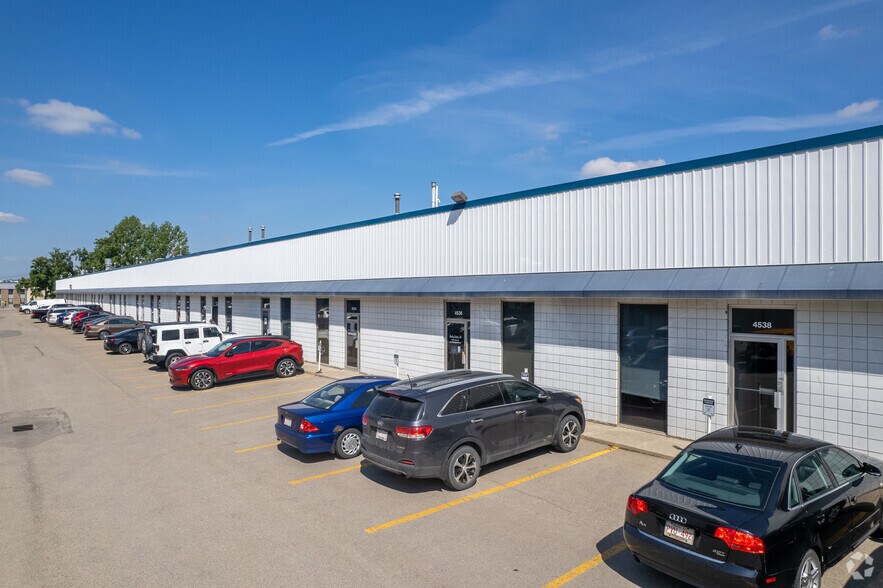 More Photos Of 4504-4540 14th St NE, Calgary Warehouse For Lease