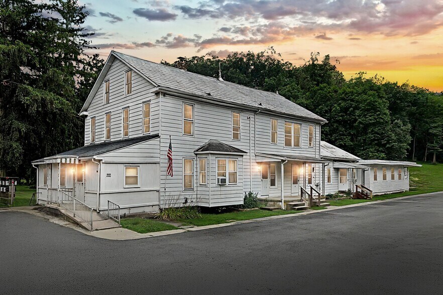 Primary Photo Of 862 Iron Ridge Rd, Spring Grove Apartments For Sale