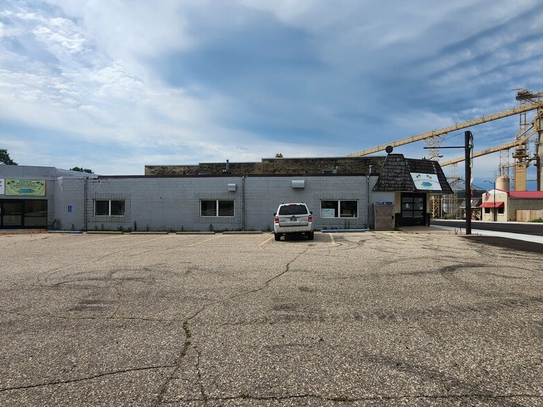More Photos Of 920 10th St, Clarkfield Storefront For Sale