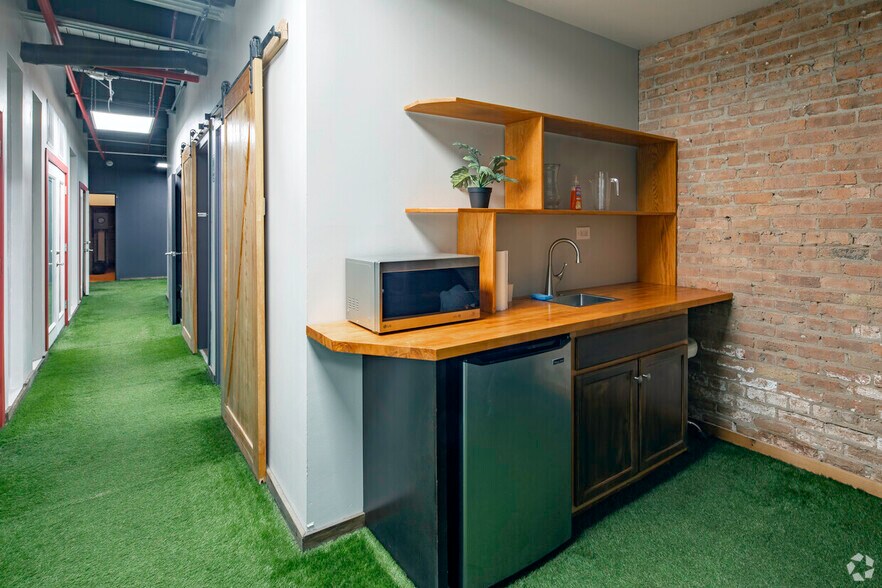 More Photos Of 415 W Huron St, Chicago Loft Creative Space For Sale