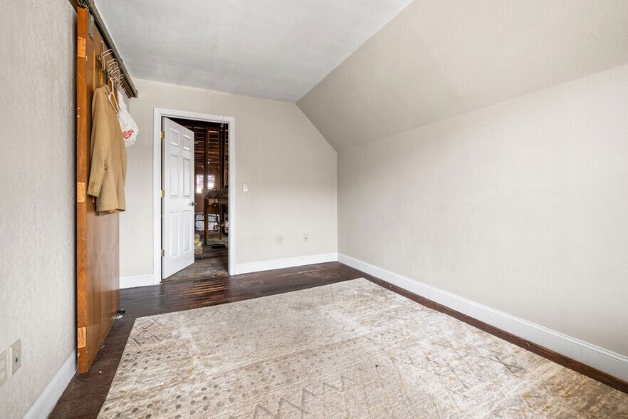 More Photos Of 1337 Virginia St, Charleston Office For Sale