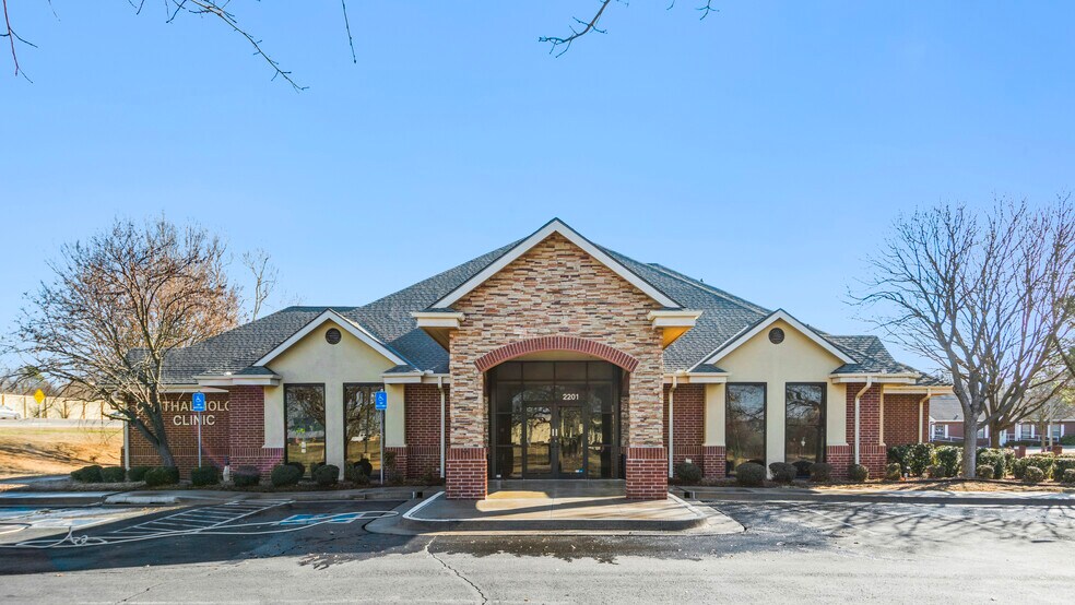 More Photos Of 2201 Mckown Dr, Norman Medical For Sale