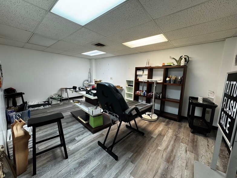 More Photos Of 2304-2320 S Locust St, Grand Island Storefront For Lease