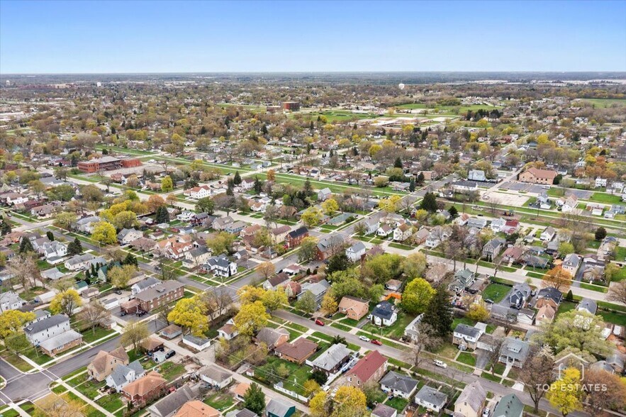 More Photos Of 1542 Victoria Ave, North Chicago Apartments For Sale
