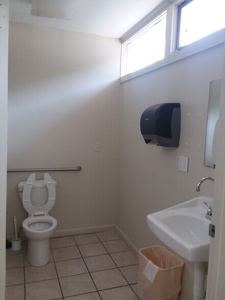 More Photos Of 327 Fullerton Ave, Newburgh Medical For Lease