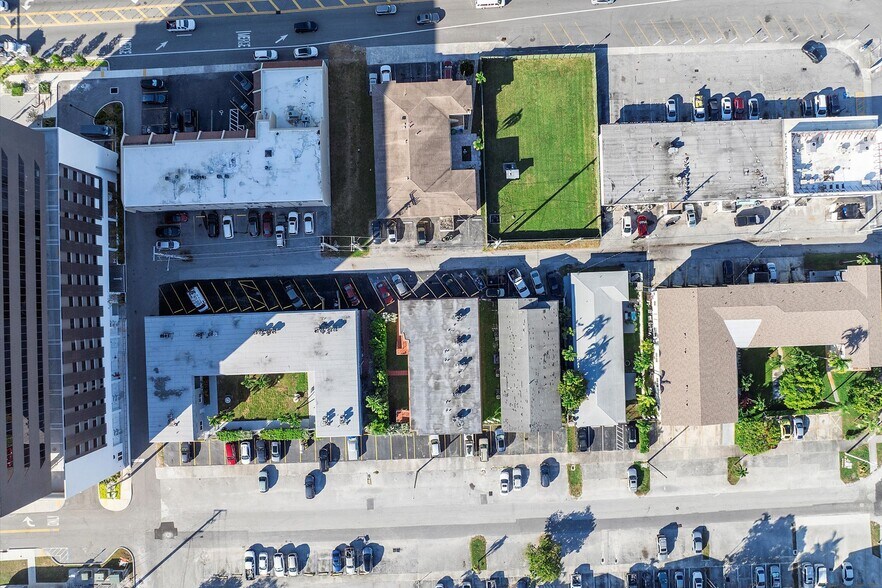 More Photos Of 701 NE 8th St, Hallandale Beach Apartments For Sale