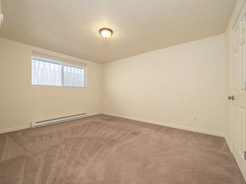 More Photos Of 1581 James St, Woodburn Multifamily For Sale
