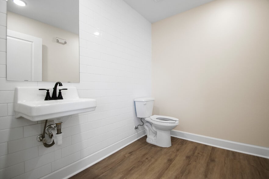 More Photos Of 808 Olive St, North Little Rock Office For Lease