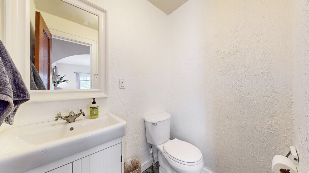 More Photos Of 100 W Cleveland St, Lafayette Office Residential For Sale