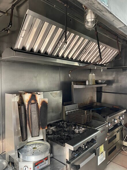 More Photos Of 4614 Mission Blvd, San Diego Storefront For Lease