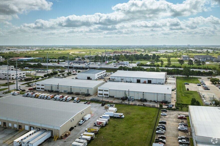 More Photos Of 5655 W Sam Houston Pky N, Houston Unknown For Lease