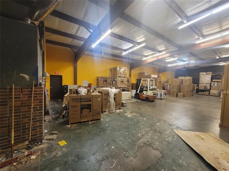 More Photos Of 912 Messenger Ln, Moore Warehouse For Sale