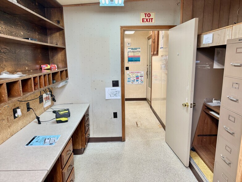 More Photos Of 1107 Lincoln Way E, Massillon Veterinarian Kennel For Sale