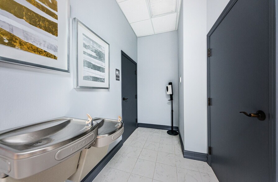 More Photos Of 3937 Tampa Rd, Oldsmar Medical For Lease