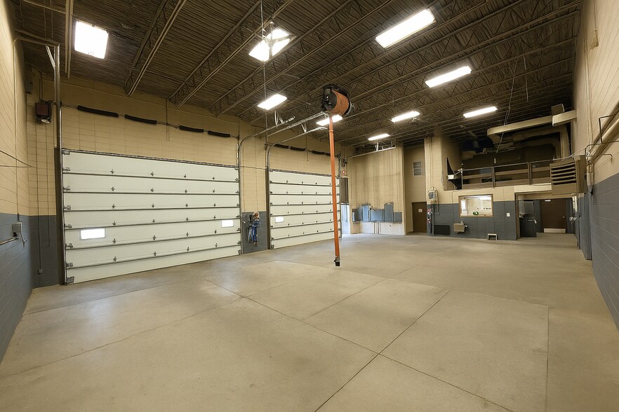 More Photos Of 900 Kraft Dr SE, Melrose Light Distribution For Lease