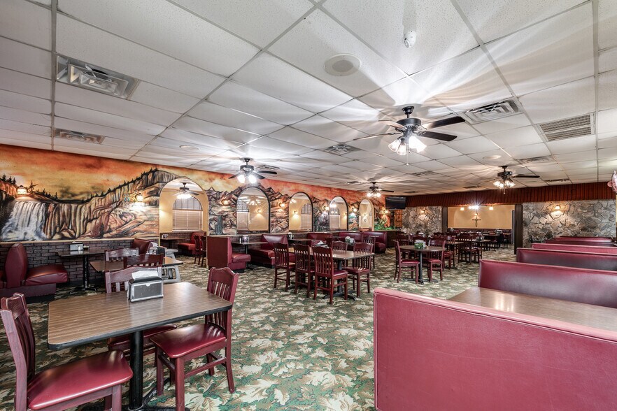 More Photos Of 100 Southpoint Loop, Livingston Restaurant For Sale