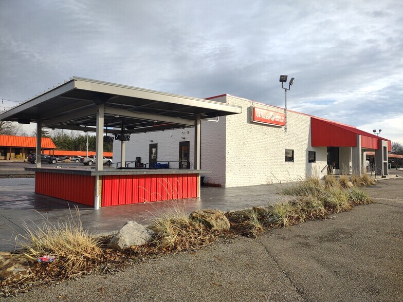 More Photos Of 75 Fifth St SE, Barberton Fast Food For Lease