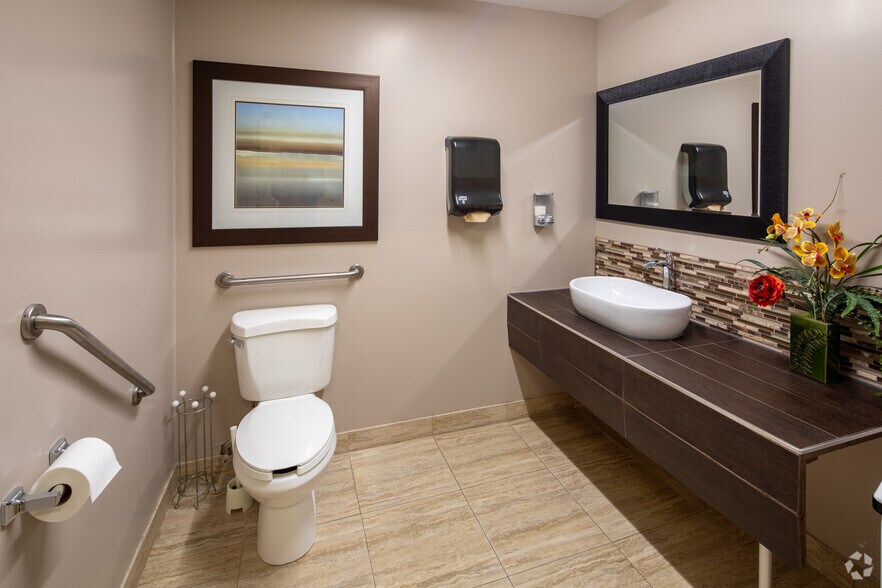 More Photos Of 800 Sheppard Ave W, Toronto Apartments For Sale