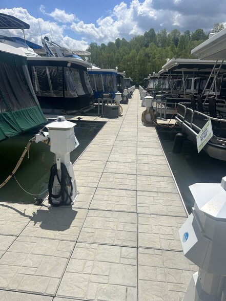 More Photos Of 1581 Kentucky Rte 2275, Staffordsville Marina For Sale