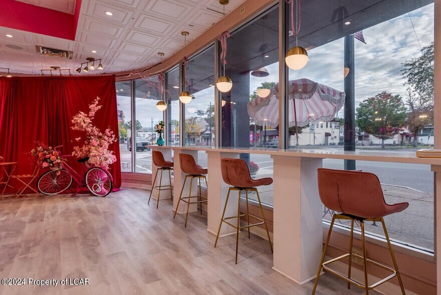 More Photos Of 447 Market St, Kingston Freestanding For Sale