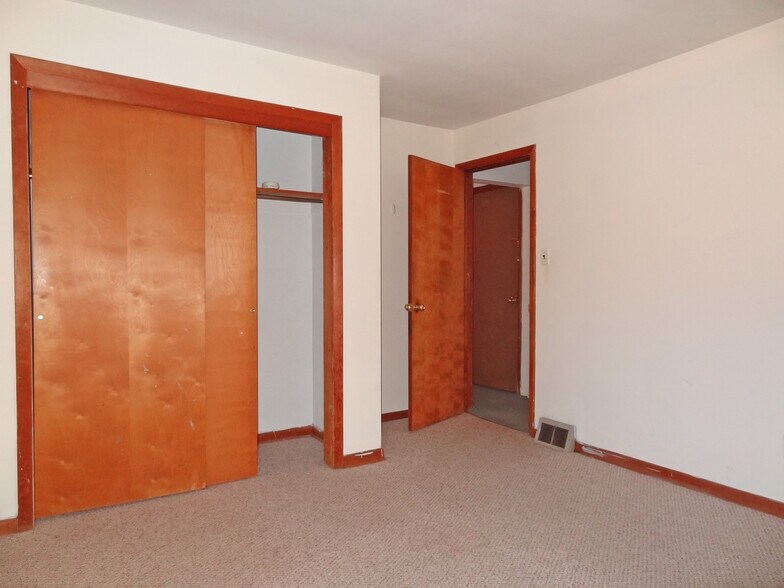 More Photos Of 93 Maple Ave, Morgantown Office For Sale