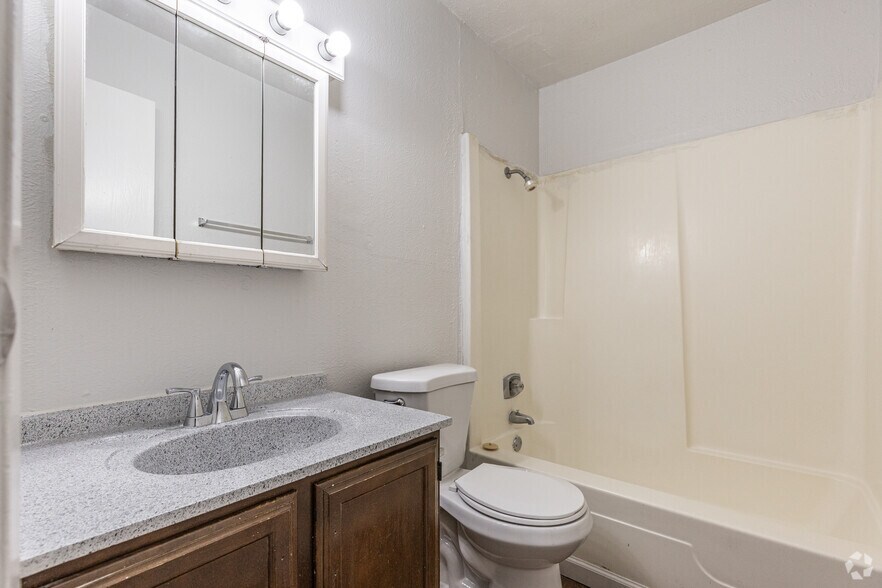 More Photos Of 101-121 S Bonnie Brae St, Denton Apartments For Sale