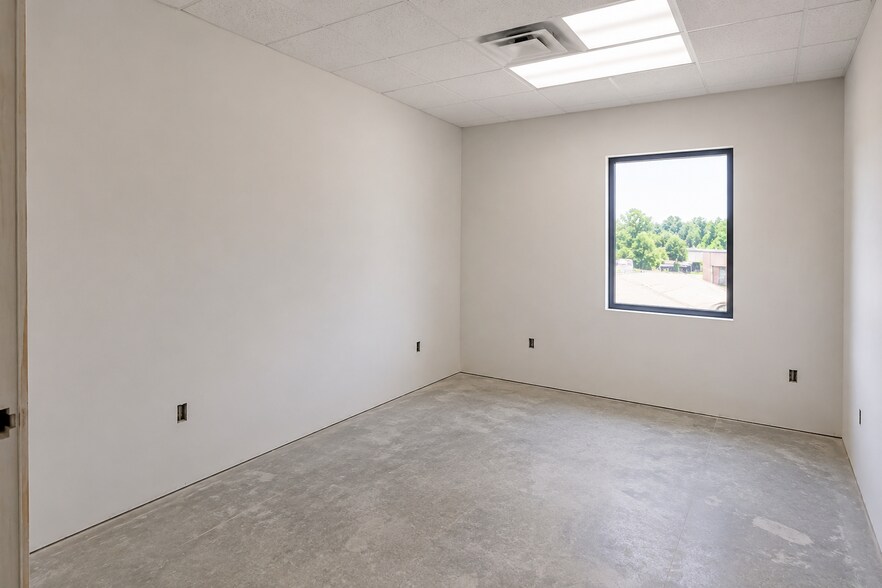 More Photos Of 4501 W Deyoung St, Marion Medical For Lease