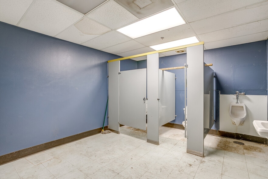 More Photos Of 541 N Main St, Fort Worth Light Manufacturing For Lease