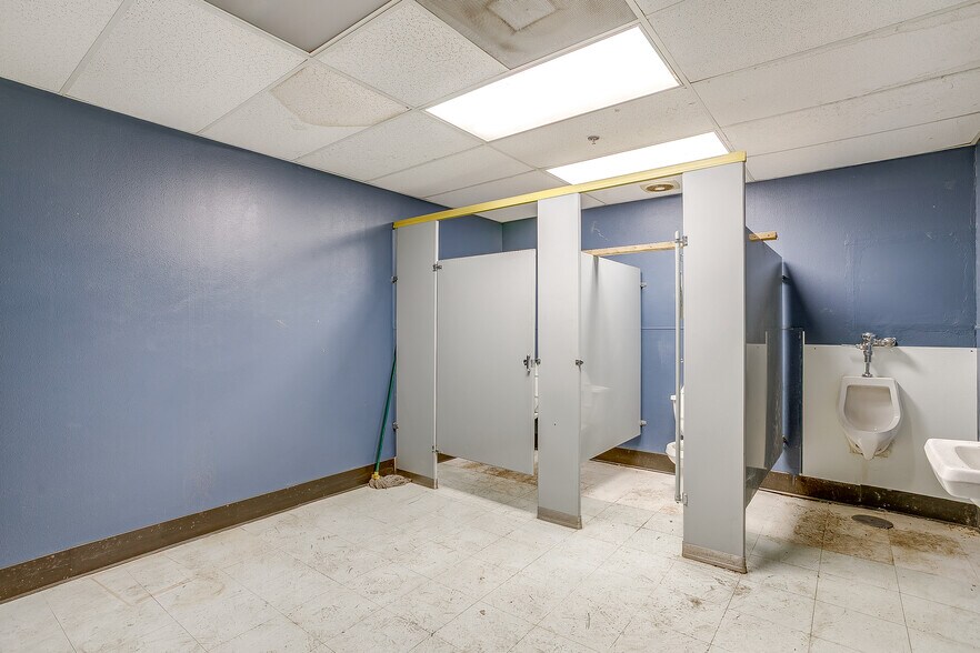 More Photos Of 541 N Main St, Fort Worth Light Manufacturing For Lease