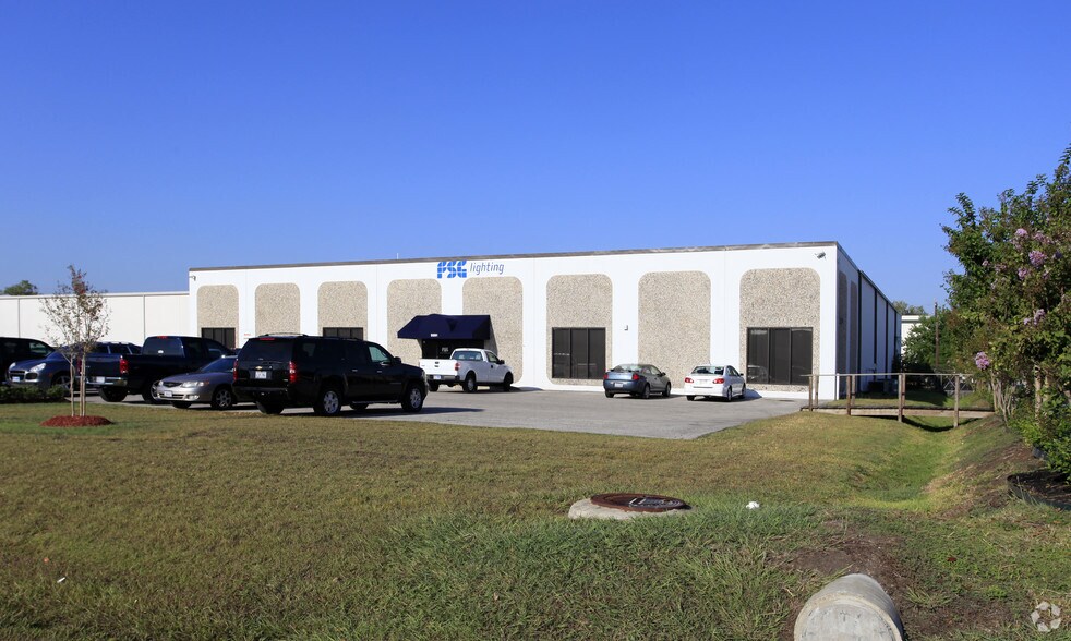 More Photos Of 5091 Steadmont Dr, Houston Industrial For Lease