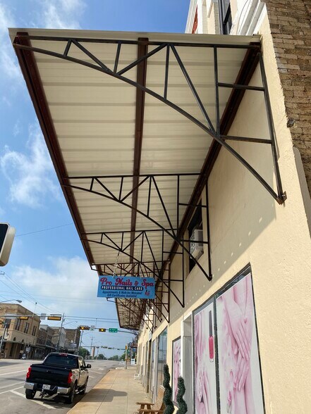 More Photos Of 101 W Main St, Llano Storefront Retail Office For Lease