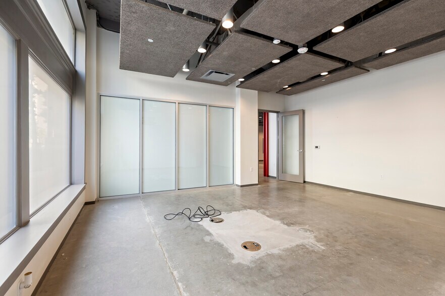 More Photos Of 640 Magazine St, New Orleans Hospitality For Lease