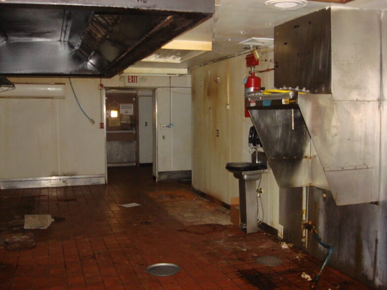 More Photos Of 2108 E Oglethorpe Blvd, Albany Storefront For Sale