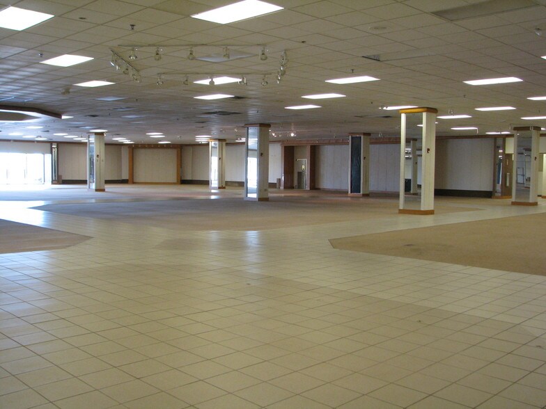 More Photos Of 4800 N Texoma Pky, Sherman Unknown For Lease