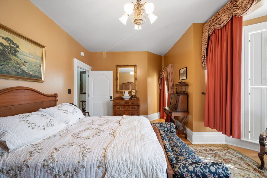 More Photos Of 403 E Adams St, Sandusky Hospitality For Sale