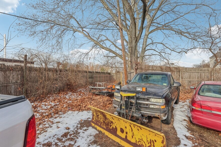 More Photos Of 1741 Princeton Ave, Lawrence Auto Repair For Sale